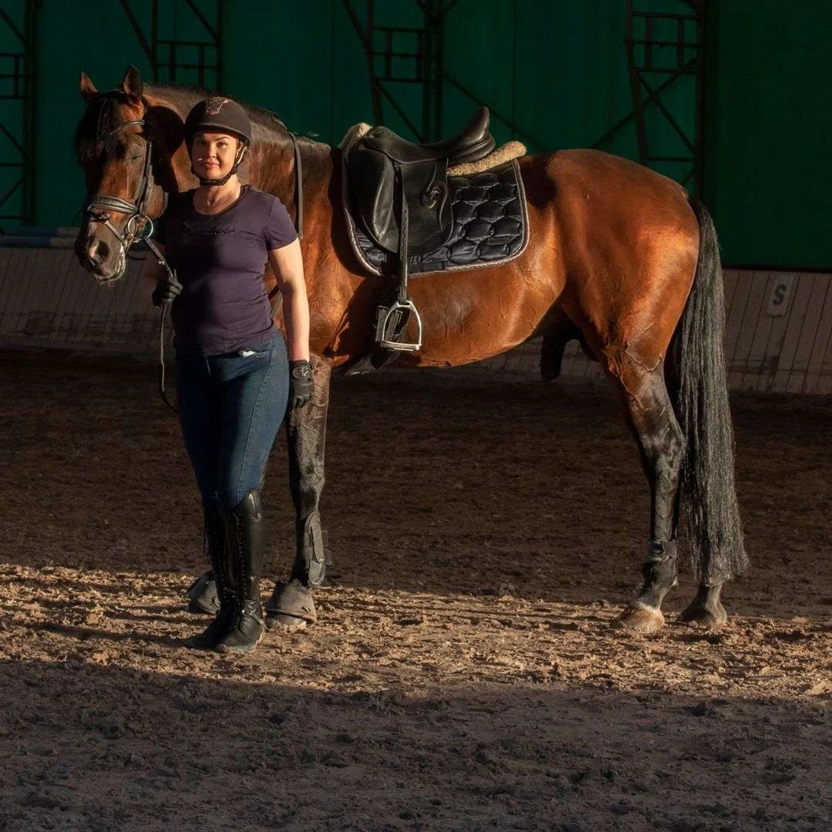 Камалія попозувала на тлі коня