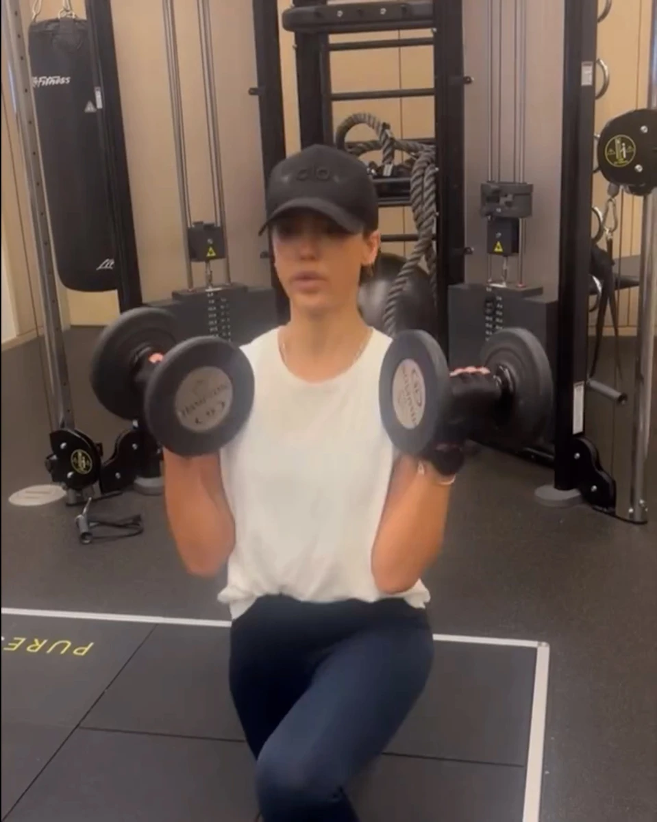 Джессіка Альба показала свій воркаут