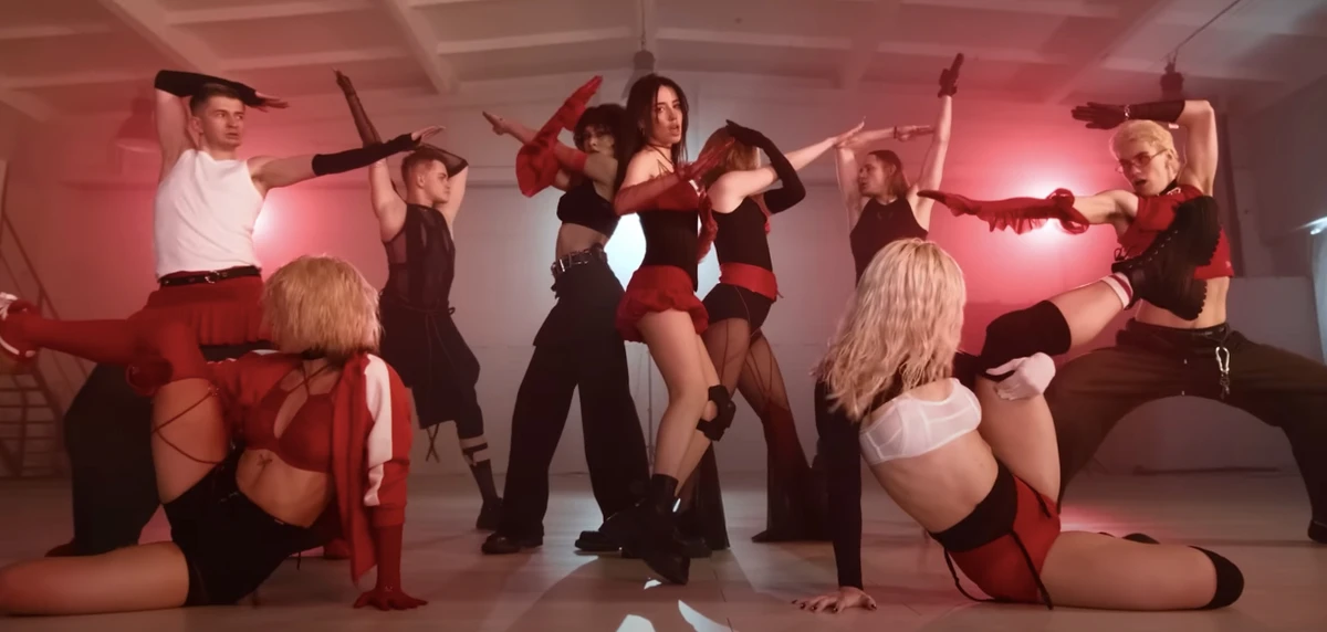 Надя Дорофєєва ефектно потанцювала в новому кліпі