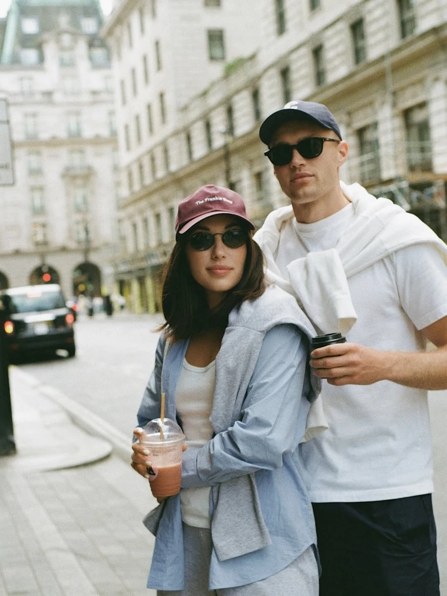 Артем Довбик попозував з дружиною для стильного фото