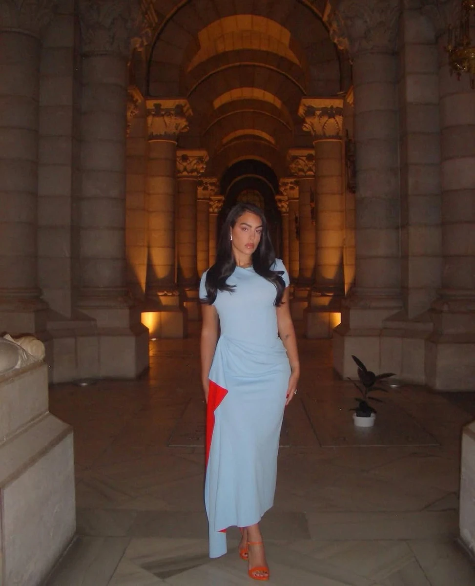 Джорджина у повний зріст