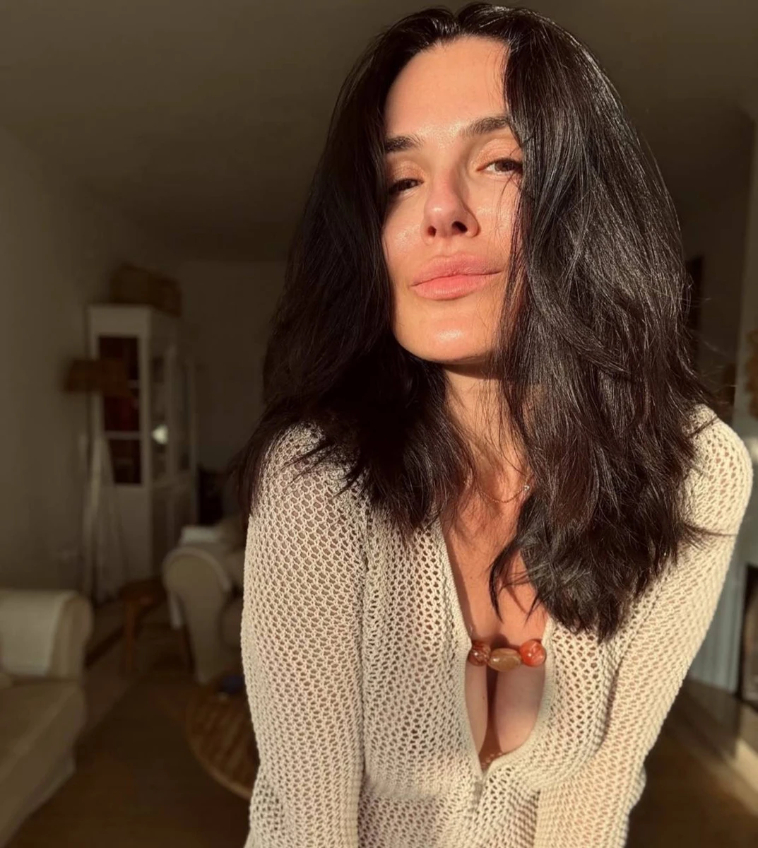 Єфросиніна посвітила декольте