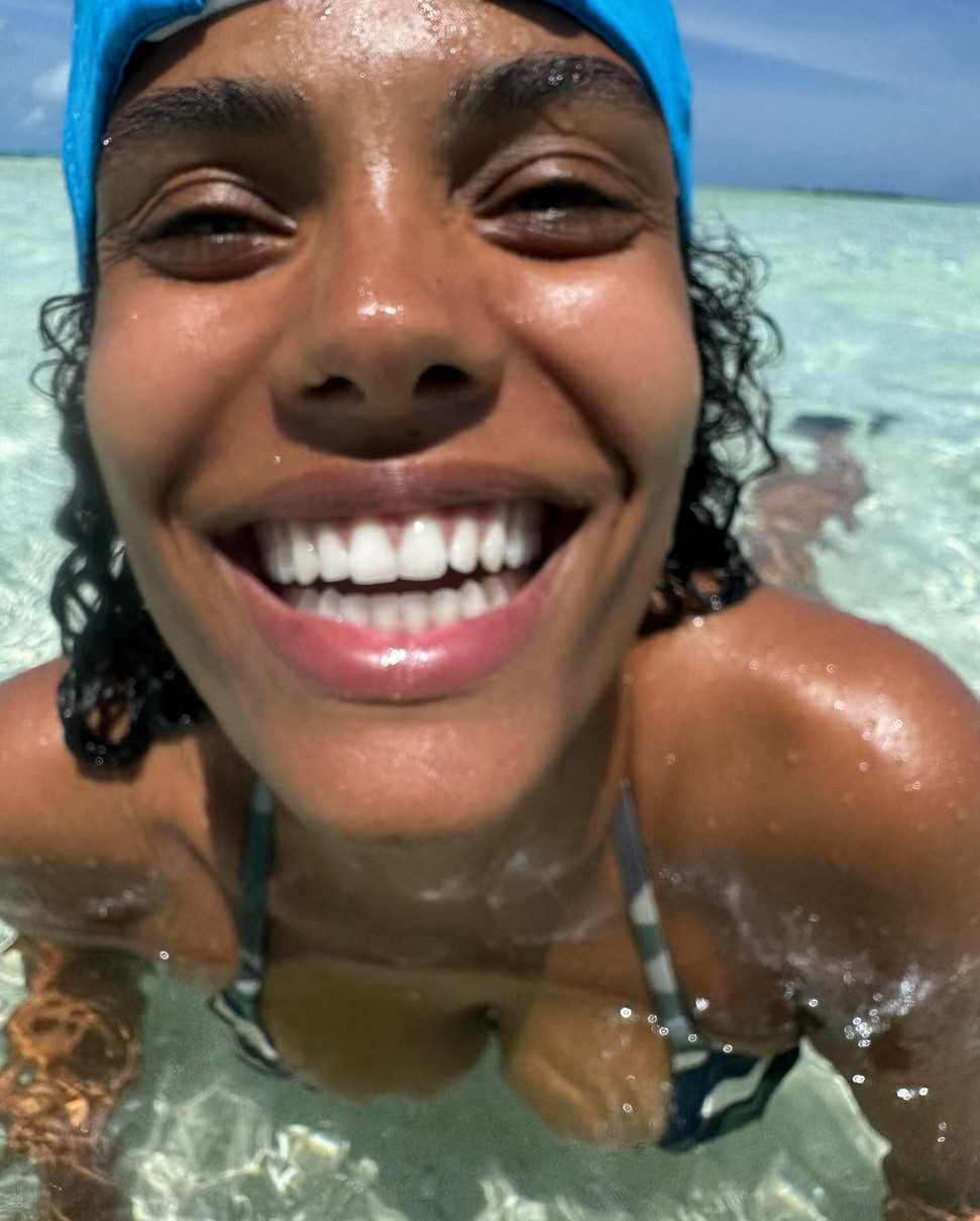 Тіна Кунакі наробила кумедних фото на відпочинку біля моря