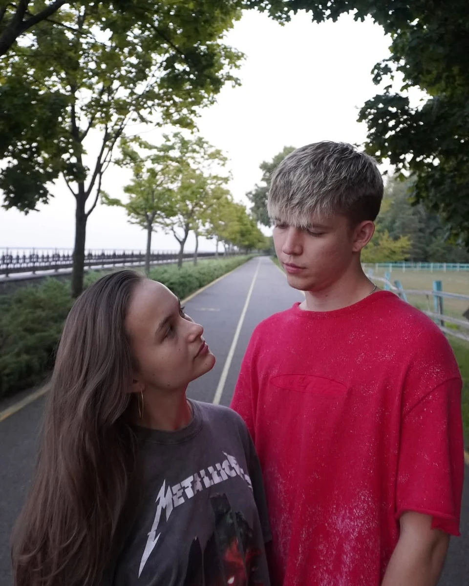 Drevo з дівчиною