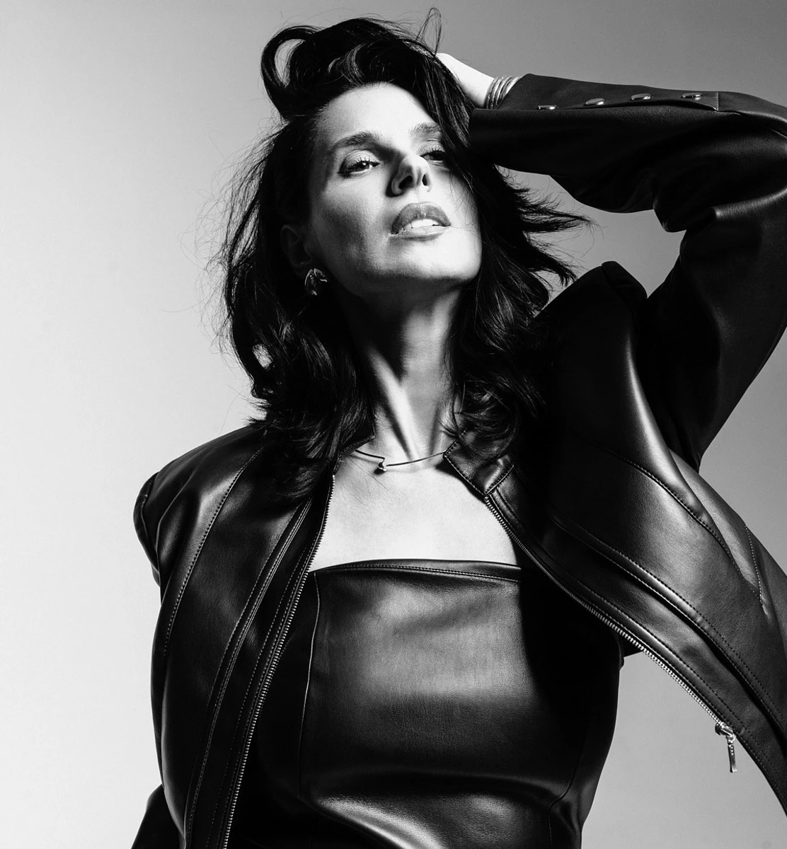 Маша Єфросиніна зазнімкувалась у шкіряному образі на сексі фото