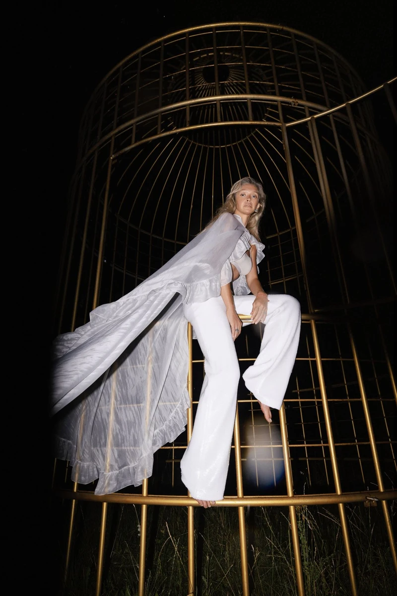 Що саме стало причиною розлучення Віри та Костянтина - поки невідомо. Але, схоже, що не обійшлося без впливу війни 