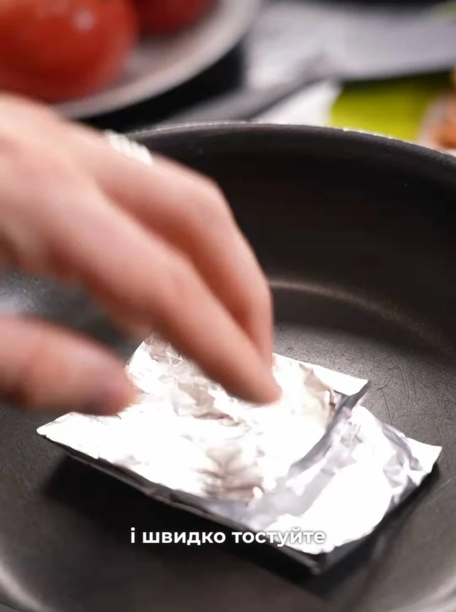 А ви знали, що шафран можна обсмажувати у такий спосіб?