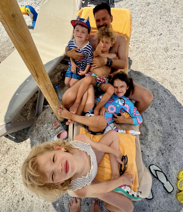 Тімур та Інна Мірошниченко показали фото з пляжу з чотирма дітьми