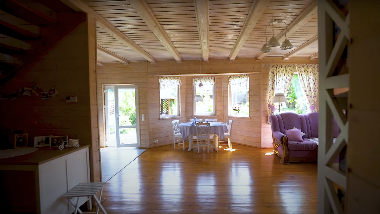 Марічка Падалко замилувала виглядом свого заміського будинку