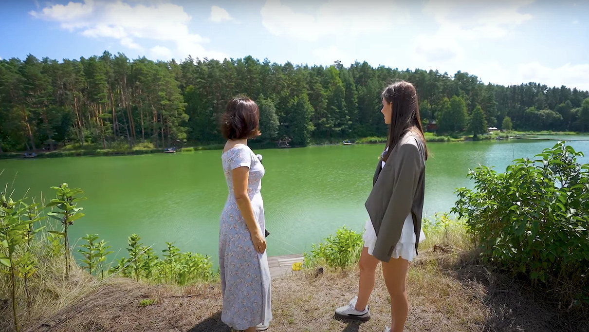 Марічка Падалко помилувалася озером біля свого будинку за містом