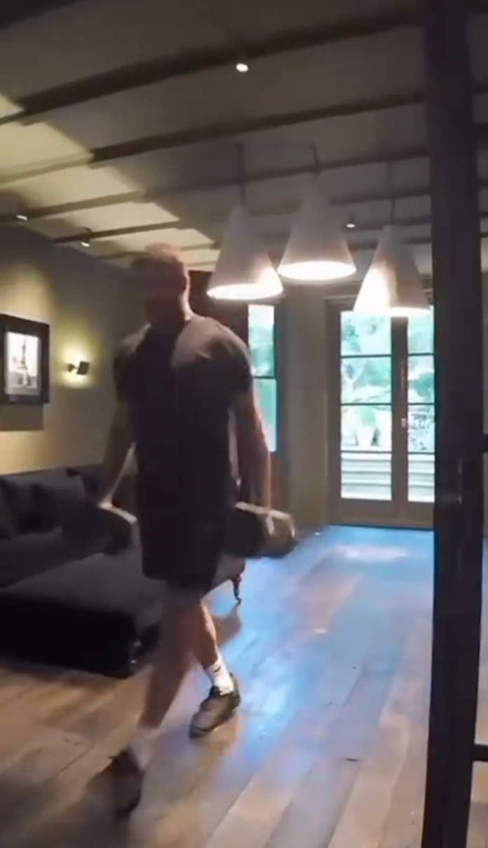 Девід Бекхем з гантелями походив спортзалом