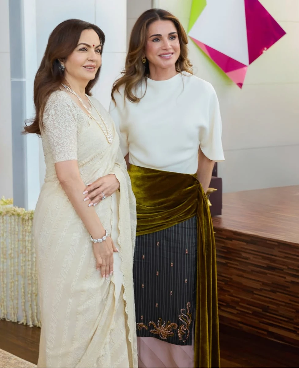 Королева Йорданії Ранія у багатошаровому луці показалася в Індії