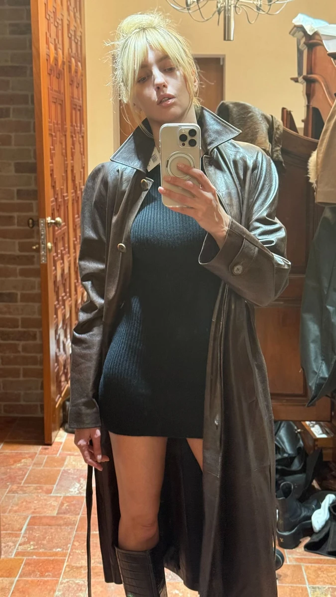 Оля Полякова у міні похвалилася чубчиком на фото