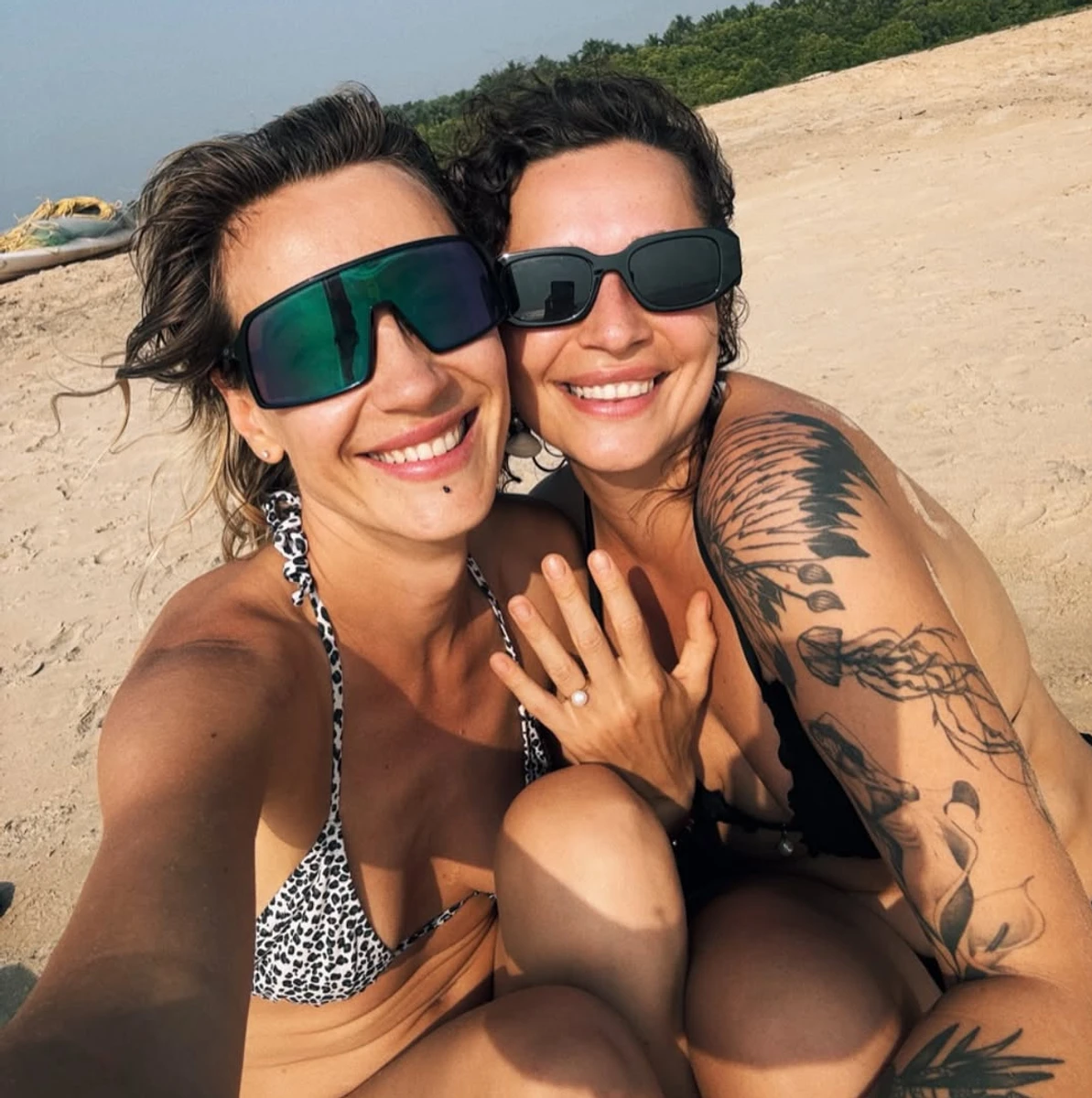 Як Девід Аксельрод ставиться до камінгауту падчерки