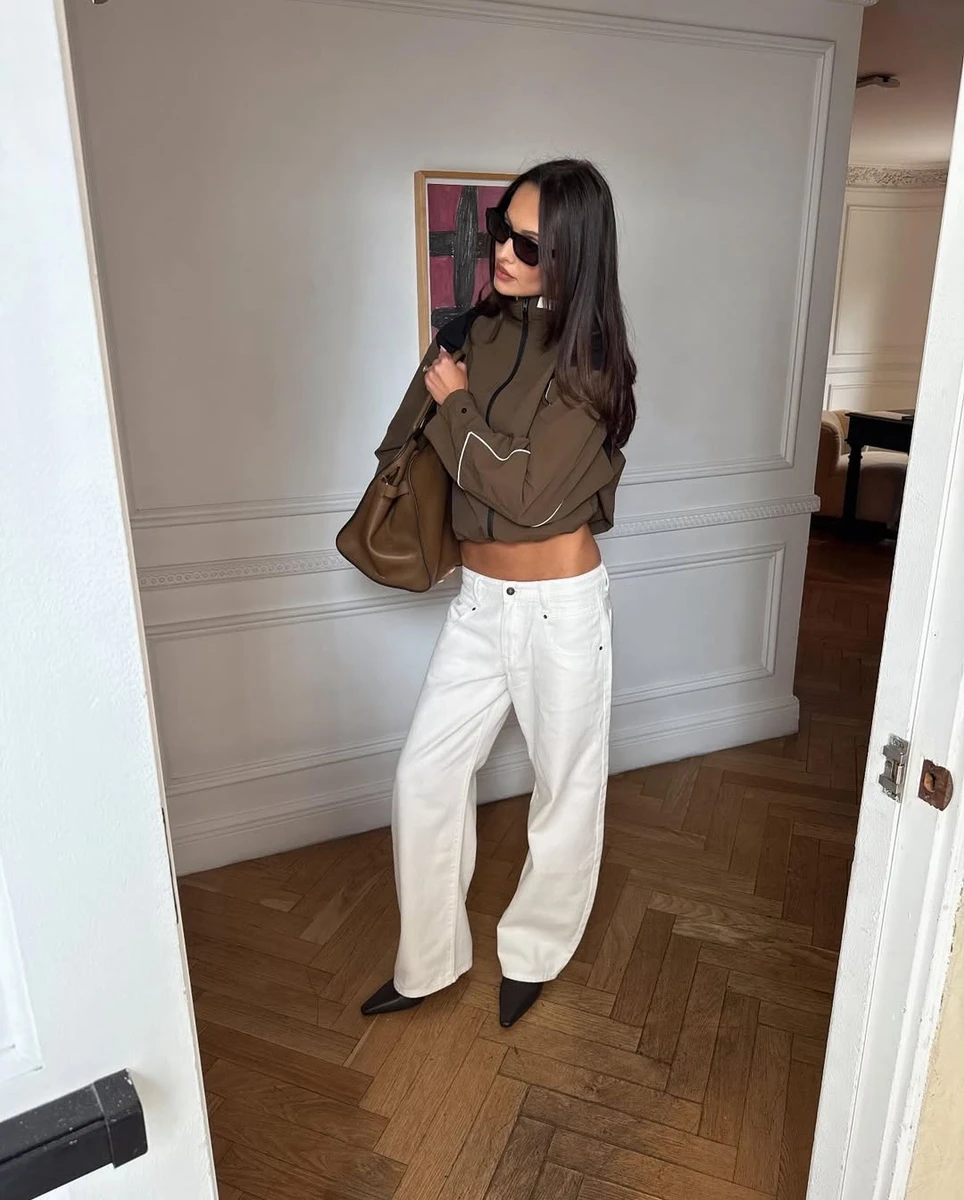 Образ з білими джинсами та олімпійкою