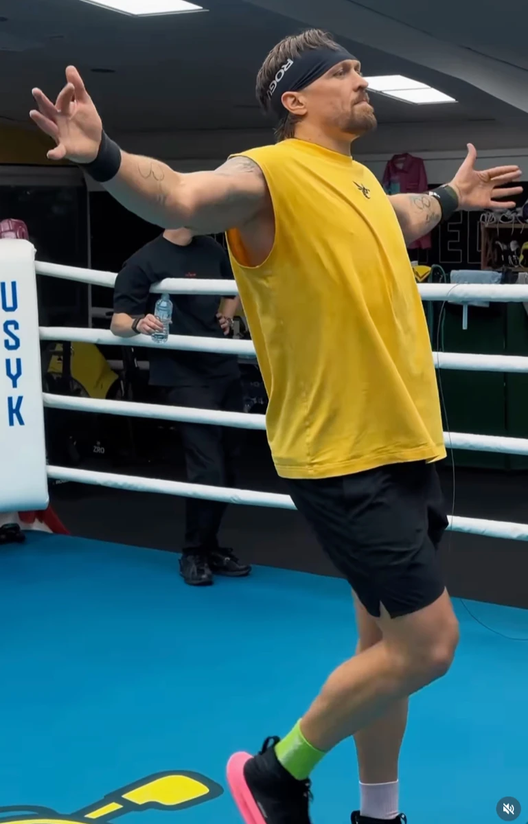 Олександр Усик потанцював під легендарну пісню перед боєм