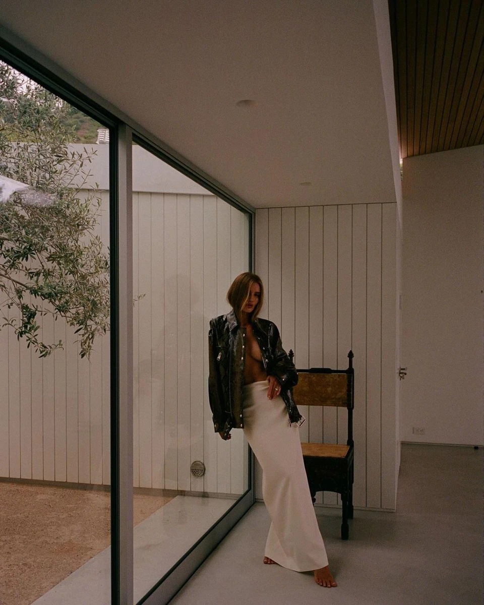 Розі часто публікує пікантні фото 