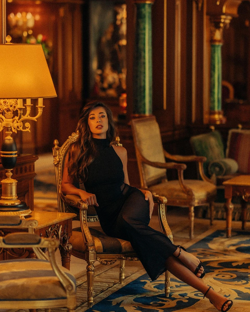 Неплях не відмовляє собі у таких задоволеннях, як люксові вбрання та аксесуари, подорожі й таке інше