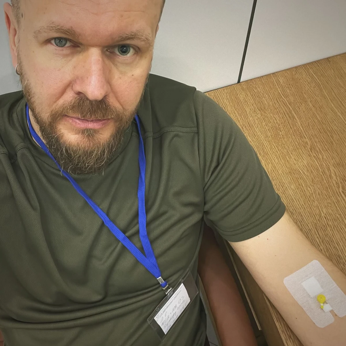 Це фото, яке Олександр зробив до операції, дуже налякало його шанувальників