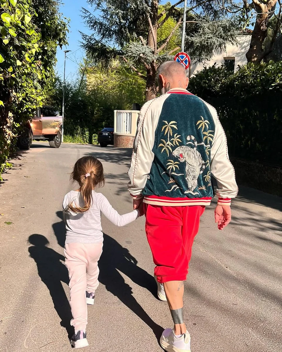 Джанлука Ваккі зі своєю 4-річною дочкою прогулявся вулицями