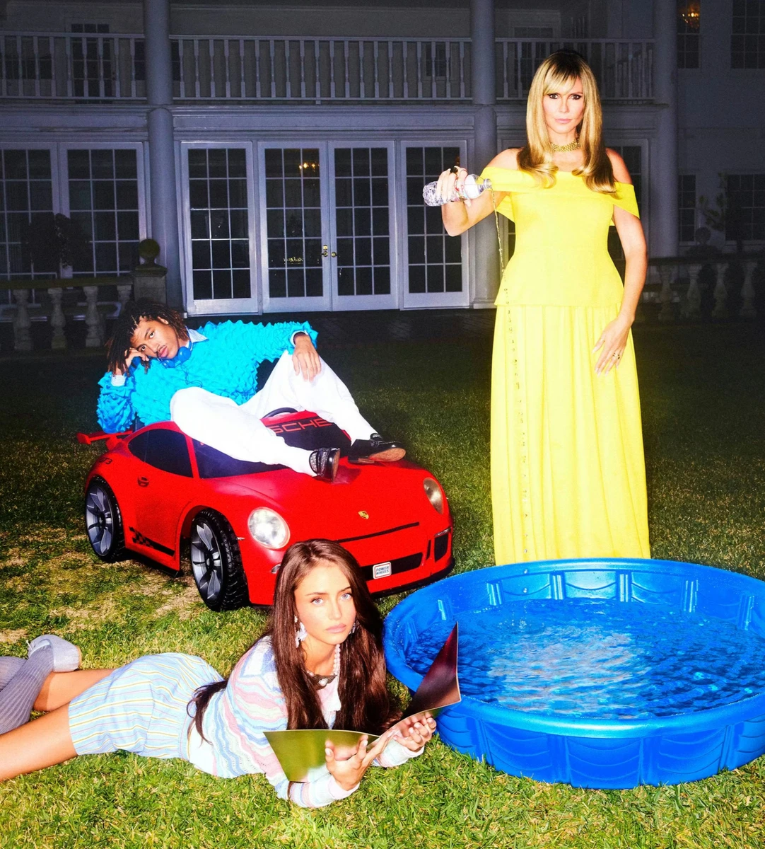 Гайді Клум зі стильними дітьми попозувала на подвір'ї для фото в журналі