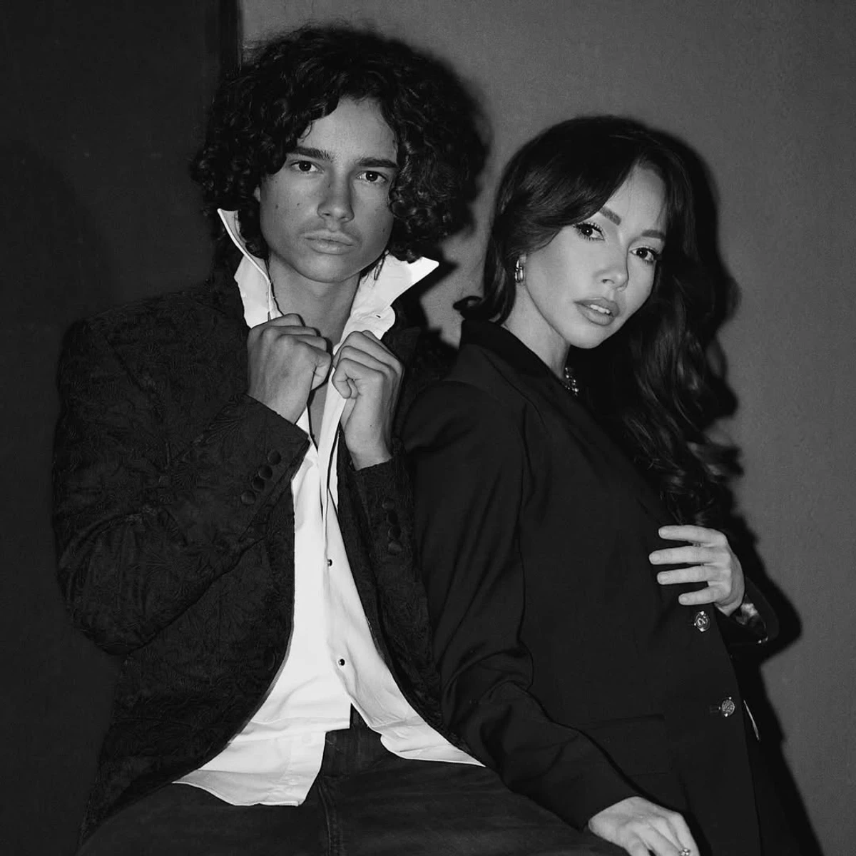 Катерина Кухар у костюмі попозувала зі стильним сином у сорочці