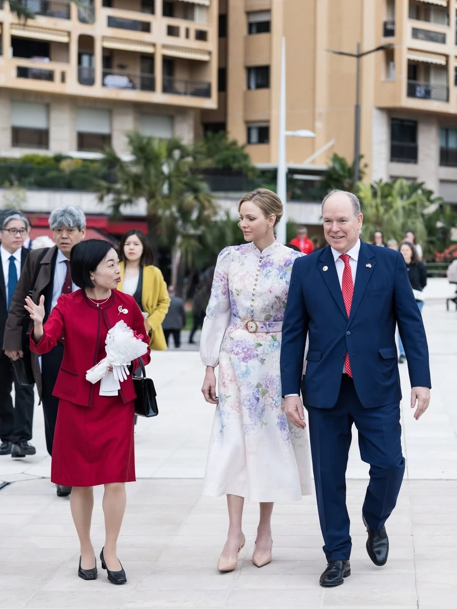 Княгиня Шарлін з чоловіком та японською принцесою