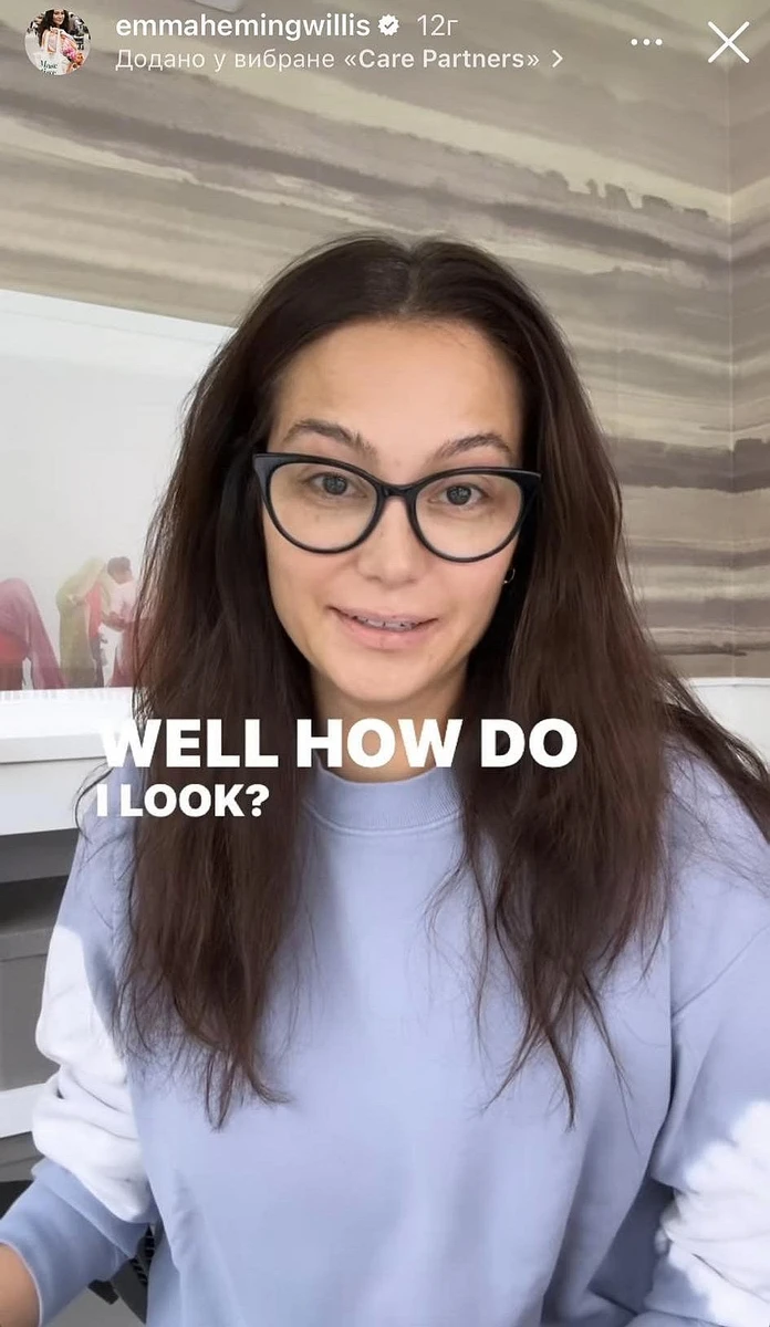 У Емми дуже добрі стосунки з ексдружиною Брюса, акторкою Демі Мур, та трьома дорослими падчерками. Найстарша, Румер у квітні народила Віллісу онучку Луетту 