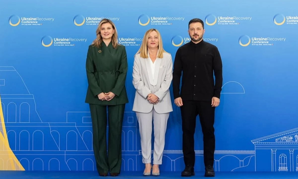 Олена Зеленська у смарагдовому костюмі відала захід у Римі