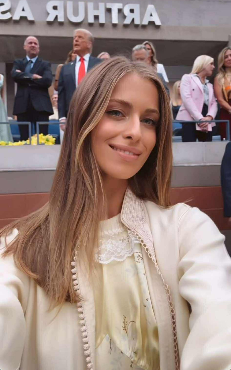 Онука Ротару у ніжній сукні попозувала на грі недалеко від Трампа