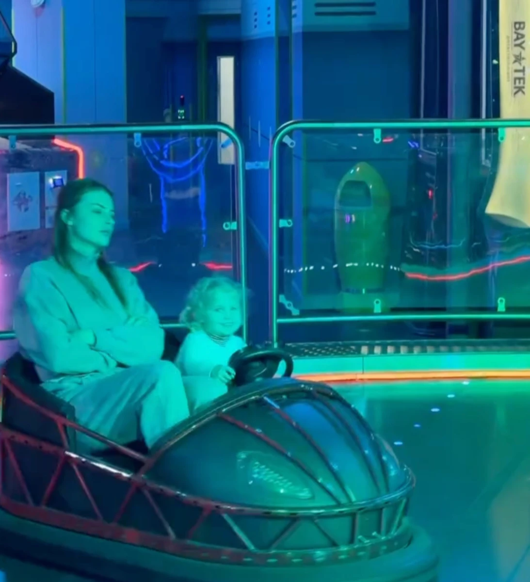 Олександр Зінченко показав дружину і дочку на картингу