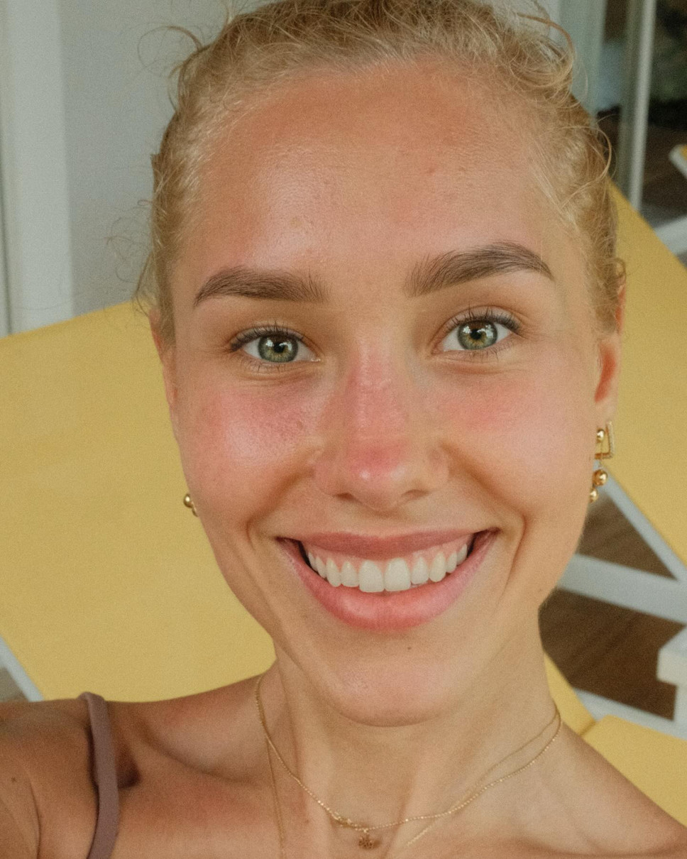 А тим часом у мережі Даша запостила свої свіжі фото без мейку
