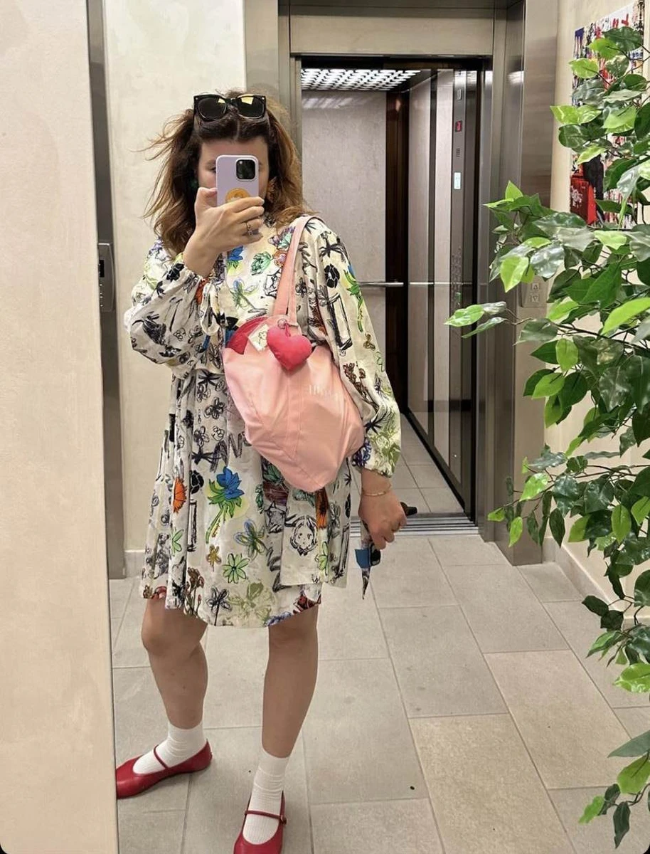 Ірина вбралася в світле плаття з квітковим (і не лише) принтом