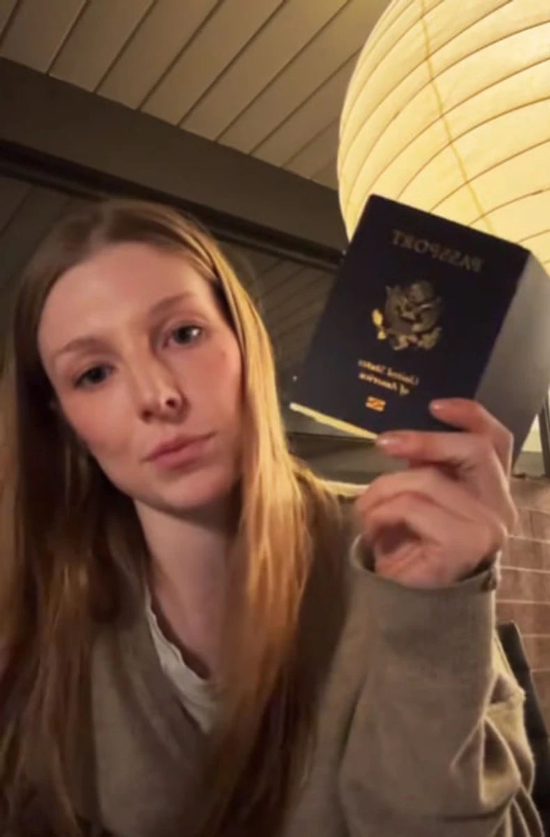 Хантер Шефер показала паспорт