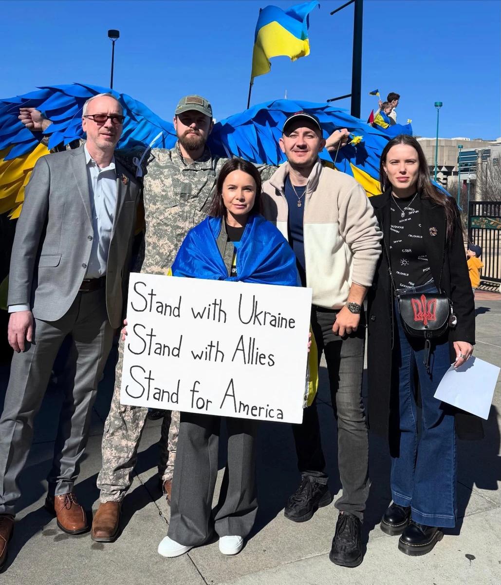 Лілія Подкопаєва на мітингу за Україну в Атланті