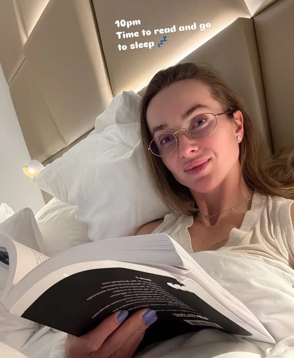 Еліна Світоліна показалась із книжкою у ліжку