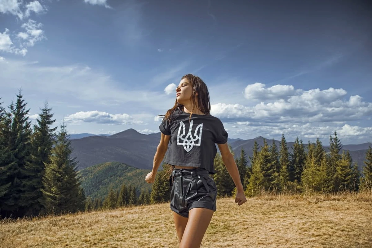 Руслана попозувала в горах для фото