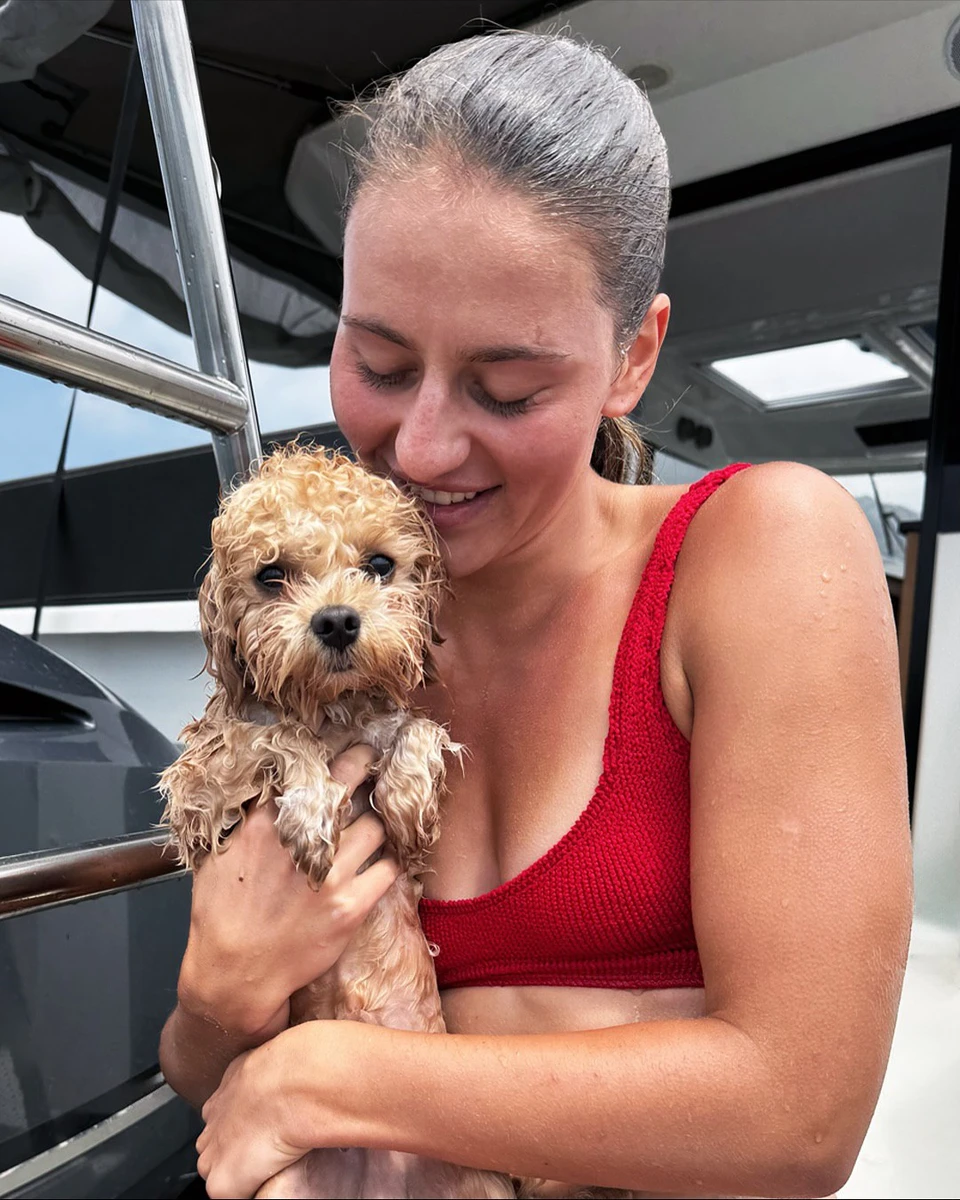 Костюк посвітила бюстом