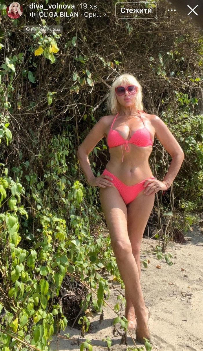 Вольнова в купальнику