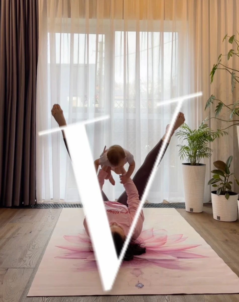 Дружина Позитива показалася на милому відео зі своєю донечкою