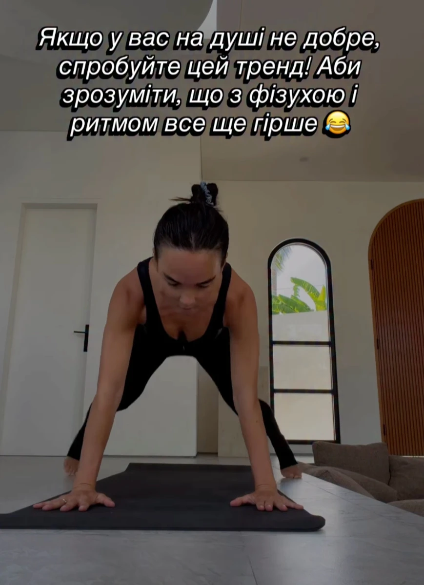 Інна Мірошниченко в обтислому луці постояла в планці на відео