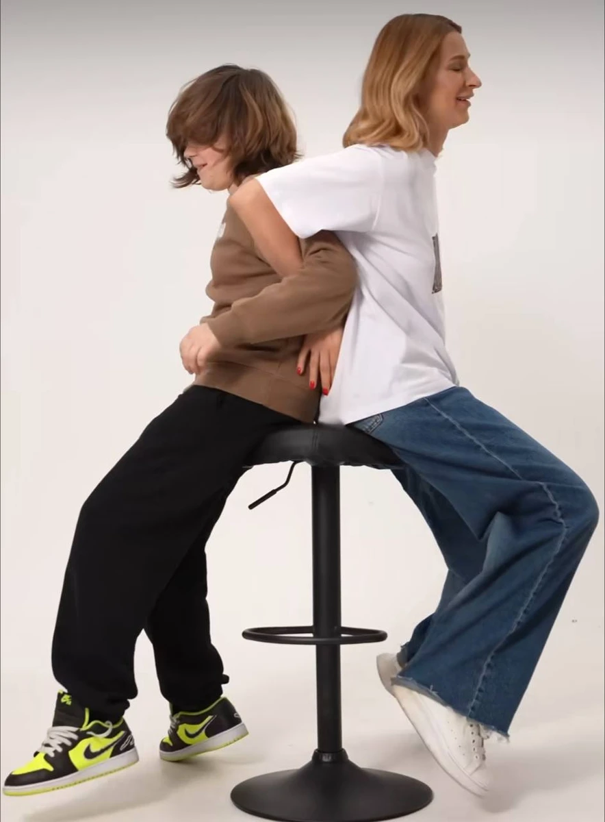 Добре, коли люди різних поколінь на одній хвилі (і одному стільці)