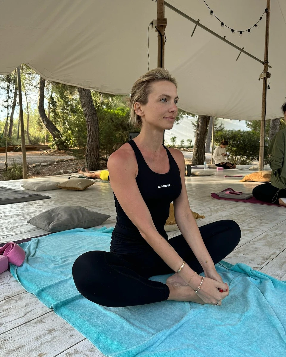 З фізичних навантажень Ліза віддає перевагу йозі і танцям