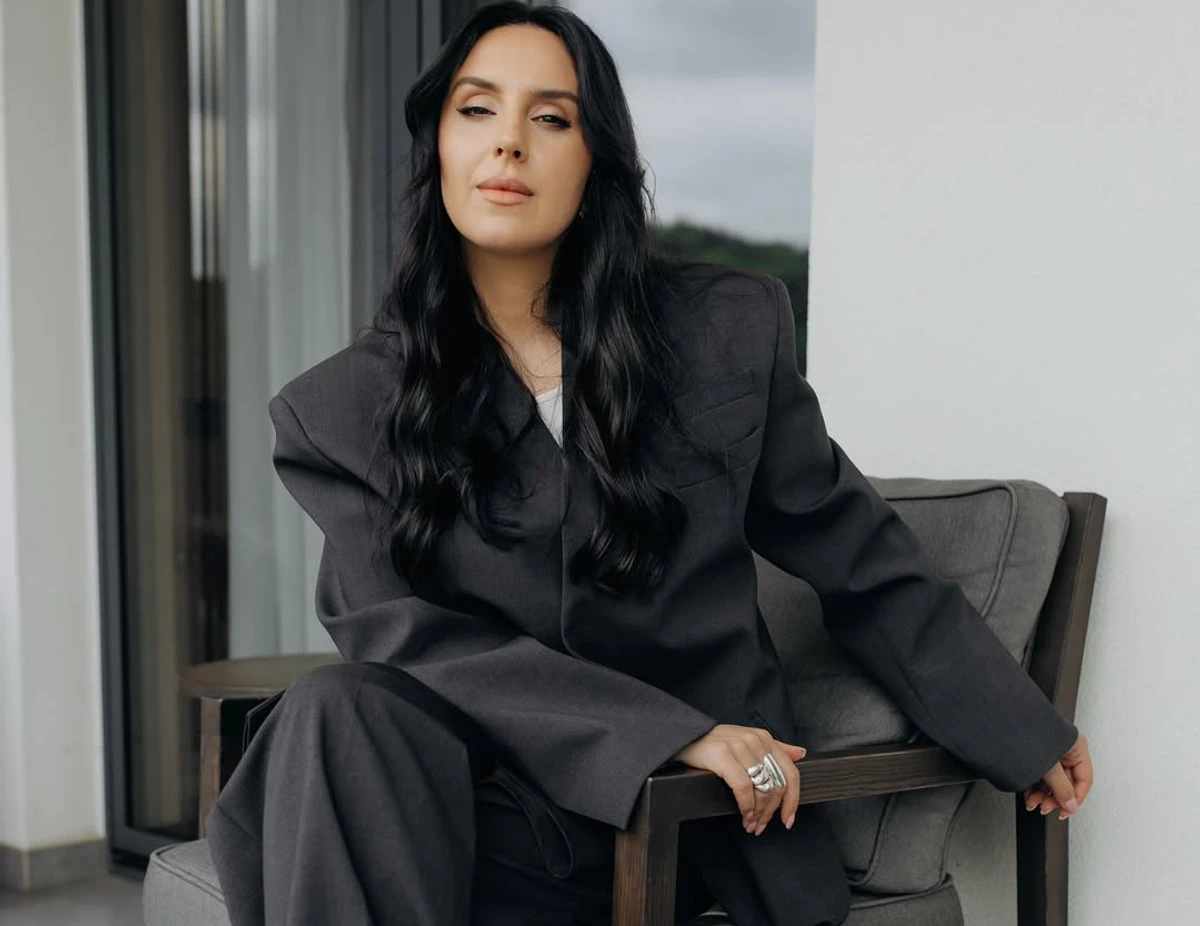 Джамала позує для фото