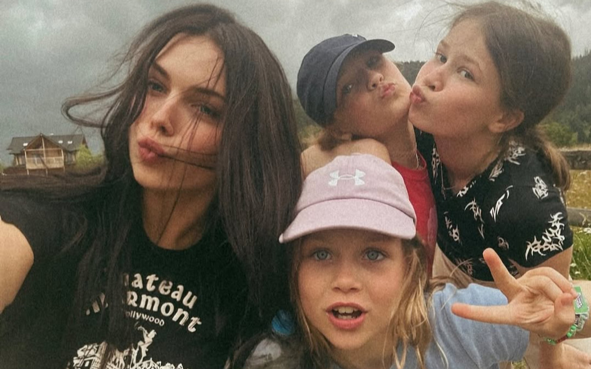Дочка Фреймут наробила милих фото з сестрою