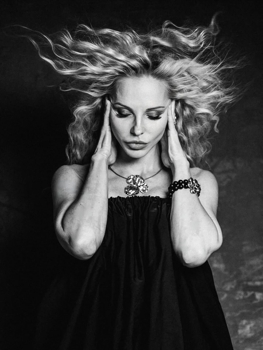 Даша Трегубова показала чорно-білі фото