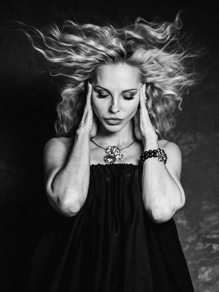 Даша Трегубова показала чорно-білі фото