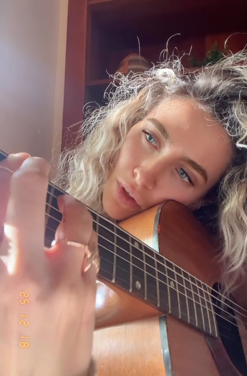 Донька Майкла Джексона підтримала людей із залежностями