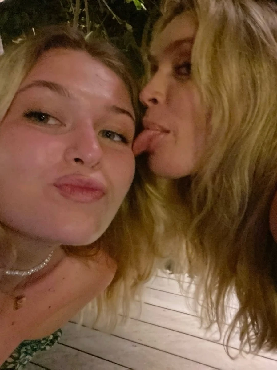 Віра Брежнєва замилувала фото з дочкою