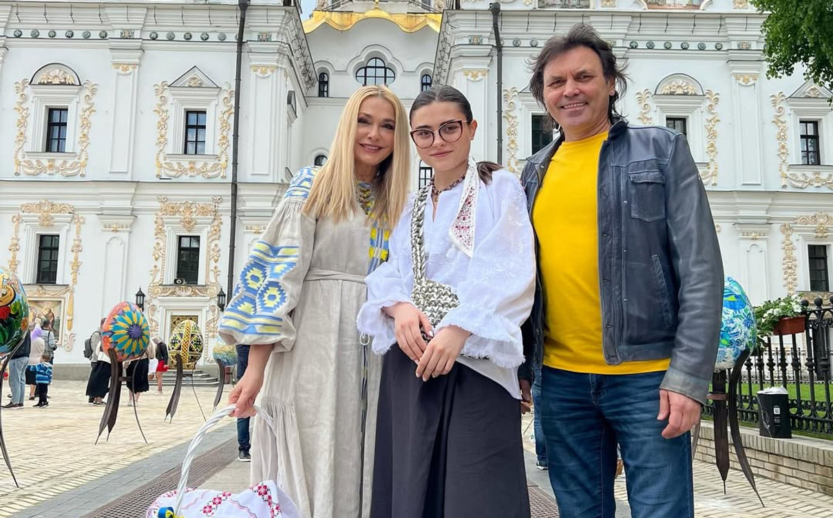 Донька Ольги Сумської з батьками на фото